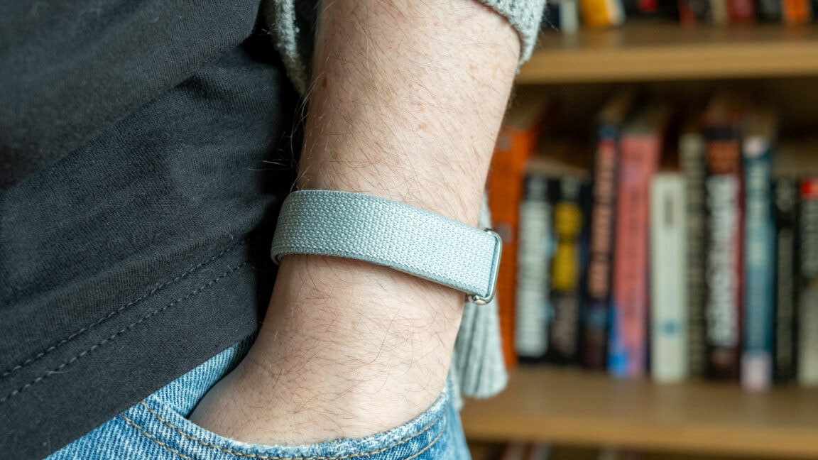 Fitbit Air: Minimalist Tracking in an AI-Driven World