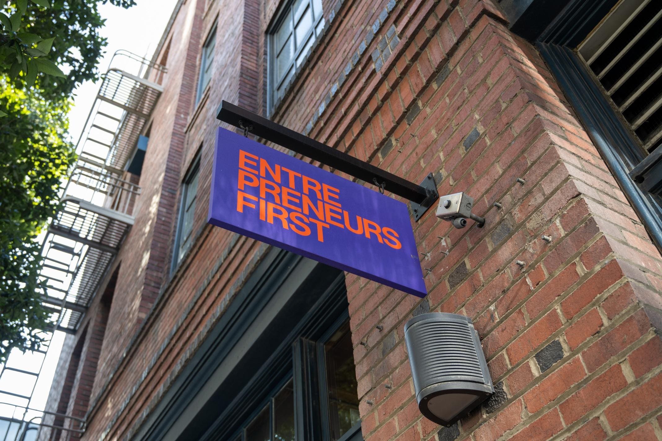 Venture Capital's 2026 Playbook: Building in Public Outranks Content Volume