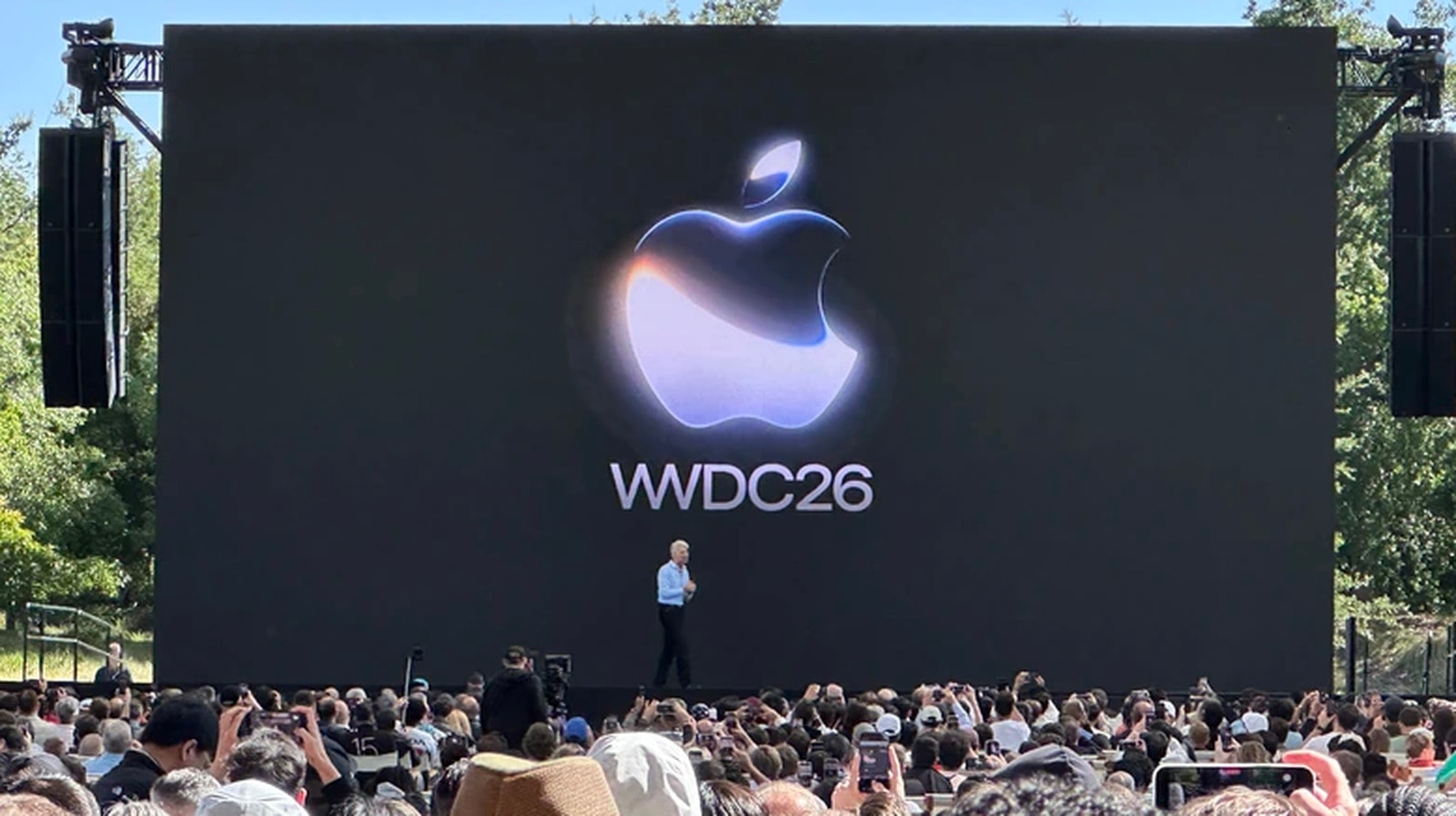 Siri's Transformation and Tim Cook's Legacy: Redefining Apple's Future